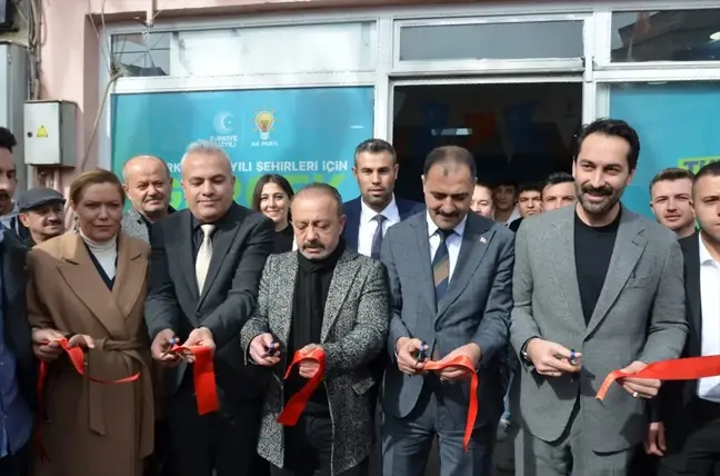 AK Parti Manisa Milletvekili Ahmet Mücahit Arınç, Demirci Belediye Başkan adayı Erkan Kara'nın seçim bürosunun açılışına katıldı