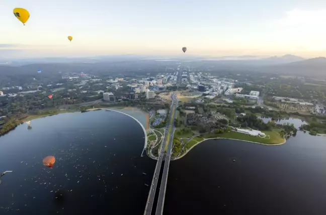 Avustralya'da Kanberra Balon Şöleni Başladı