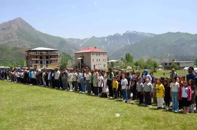 Şırnak'ta düzenlenen uçurtma şenliği renkli geçti