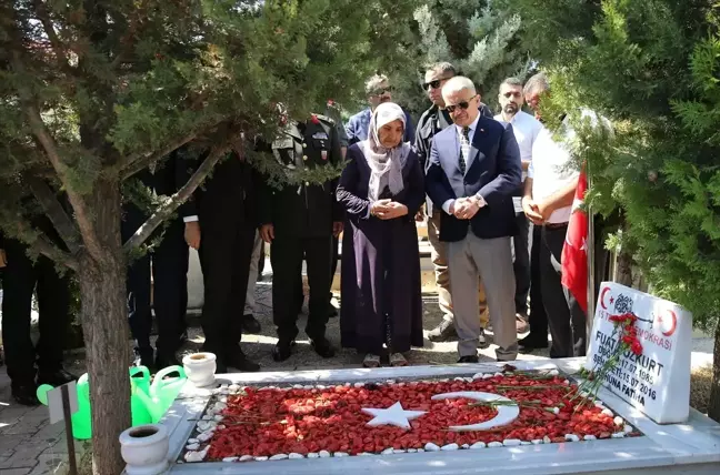 15 Temmuz Demokrasi ve Milli Birlik Günü'nde Şehitlikler Ziyaret Edildi