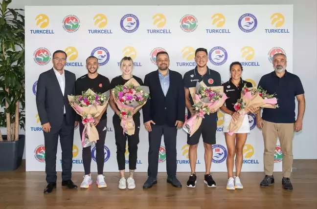 Turkcell, Paris Olimpiyatları'nda yüzme ve atletizmde yarışacak milli sporcuları ağırladı