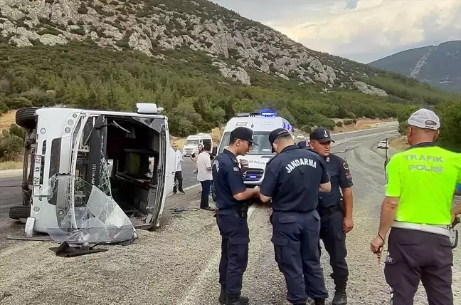 Denizli'de Midibüs Devrildi: 1 Ölü, 25 Yaralı