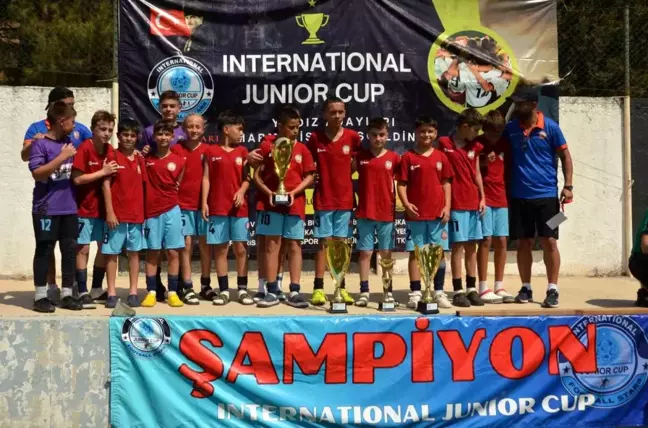 Darıca Kalespor U11 Takımı İnternationel Junior Cup'ta Şampiyon