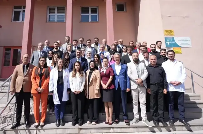 Milli Eğitim Bakanı Yusuf Tekin, Erzurum'da Öğretmen ve Öğrencilerle Bir Araya Geldi