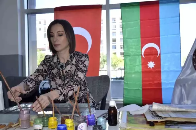 Azerbaycanlı Ebru Sanatçısı Sevinç Aliyeva, Besni Eğitim Bayramı'nda Eserlerini Sergiledi