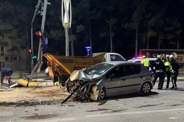 Elazığ'da Trafik Kazası: 3 Yaralı