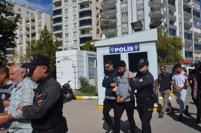 Kilis'te Göçmen Kaçakçılığı Operasyonu: 5 Kişi Tutuklandı