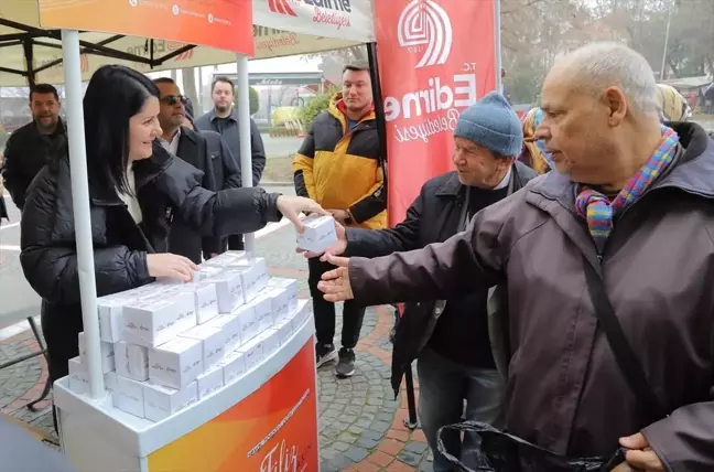 Edirne Belediye Başkanı, Regaip Kandili'nde Kandil Simidi İkram Etti