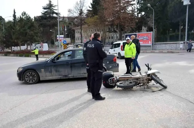 Bilecik'te Motosiklet ve Otomobil Çarpıştı: 1 Yaralı