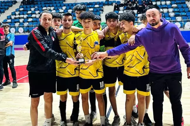 Hakkari'de Futsal Müsabakaları Sona Erdi