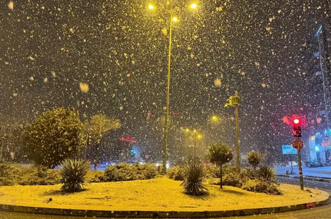 Mardin'de Kar Yağışı Nedeniyle Eğitime Ara Verildi