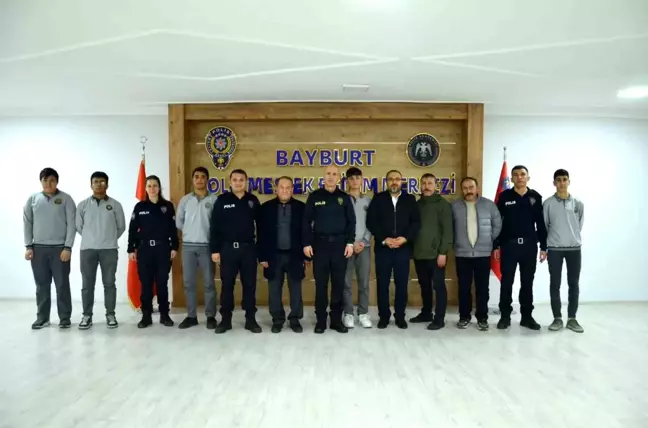 Bayburt İmam Hatip Lisesi Öğrencilerinden Polis Haftası Ziyareti