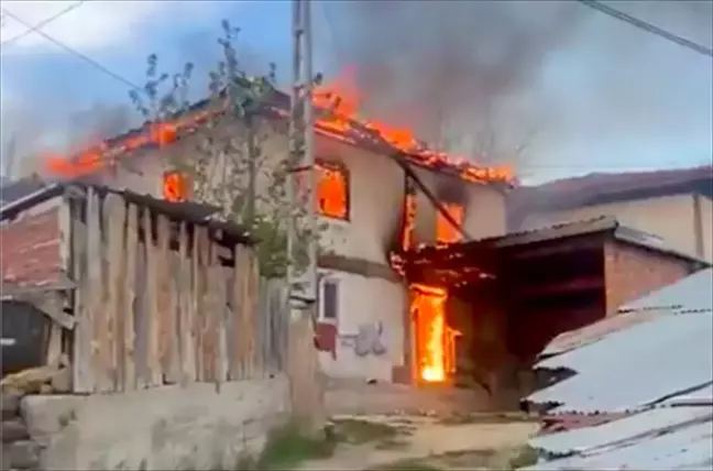 Eskipazar'da 2 Katlı Evde Yangın: Hasar Büyüdü