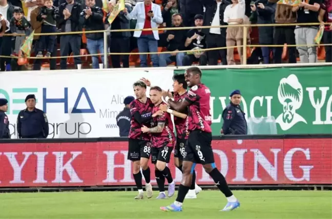 Trendyol Süper Lig'de Alanyaspor 1-0 Önde