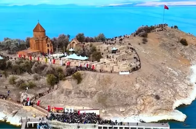 Akdamar Adası'nı 2 günde 30 bin kişi ziyaret etti