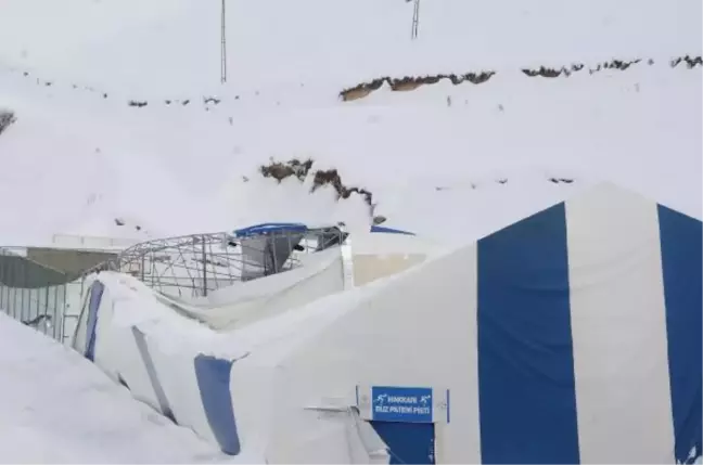 Hakkari'de Buz Pateni Pistinin Çatısı Çöktü