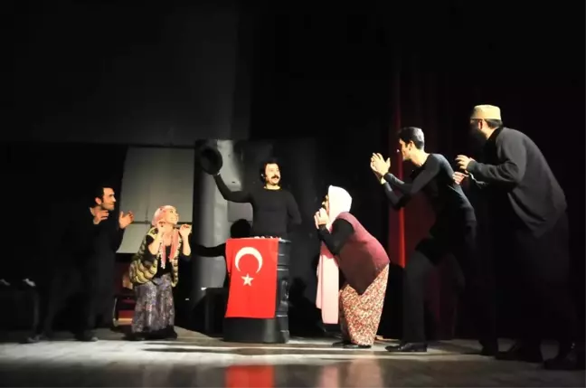 Akşehir'de 'Matruşka' Oyunu Sahnelendi