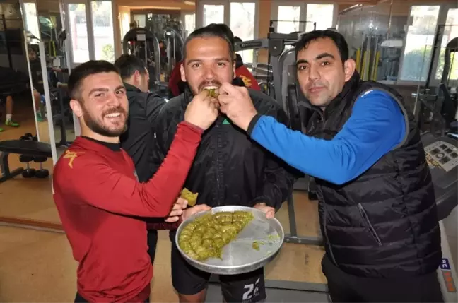 Sabri Baba Oldu, Takımını Baklavaya Doyurdu