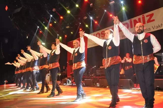 Dadaşlar, İstanbul'dan Dünyaya Türk Bayraklı Milli Birlik Mesajı Verdi