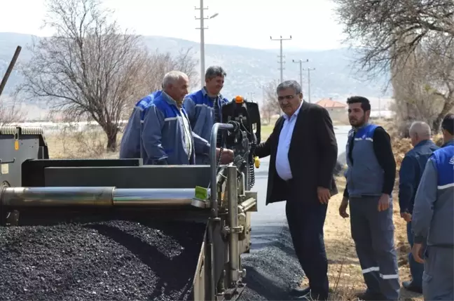 Büyükşehir'den Bozhöyük ve Zümrütova'ya Sıcak Asfalt