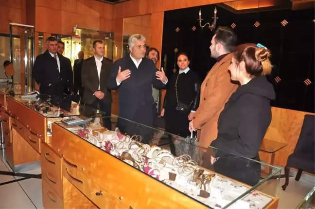 AK Parti Trabzon Milletvekillerini Günnar ve Cora Referandum Çalışmalarını Sürdürdü