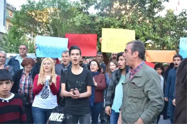 CHP'li Gençler Pazar Gününe Kadar Her Akşam Eylem Yapacak