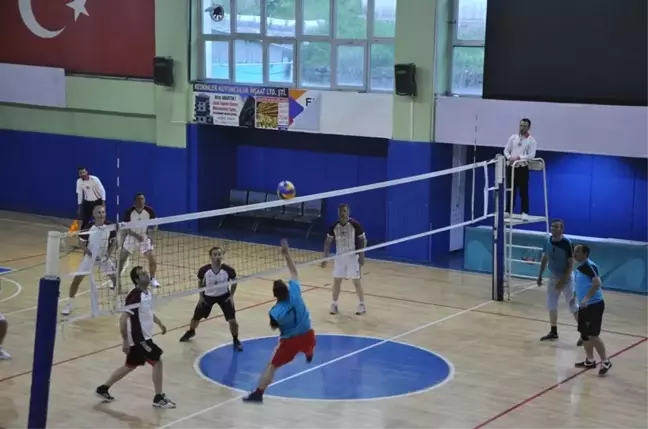 Artvin'de Valilik Kupası Voleybol Turnuvası Sona Erdi