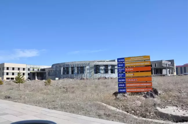 Kaü'de Kongre Merkezi'nin Yapımı Devam Ediyor