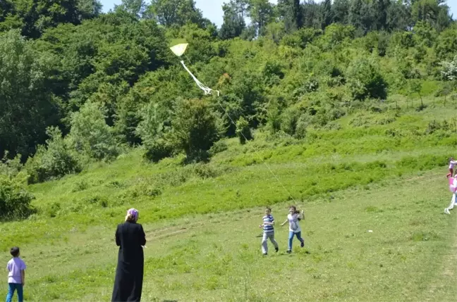 Bartın'da Öğrenciler Uçurtma Şenliğinde Buluştu