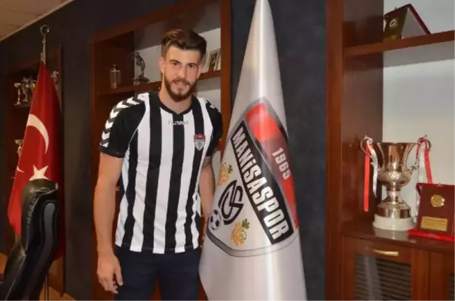 Manisaspor'da Zahit ve Kaleci Göktuğ İmzaladı