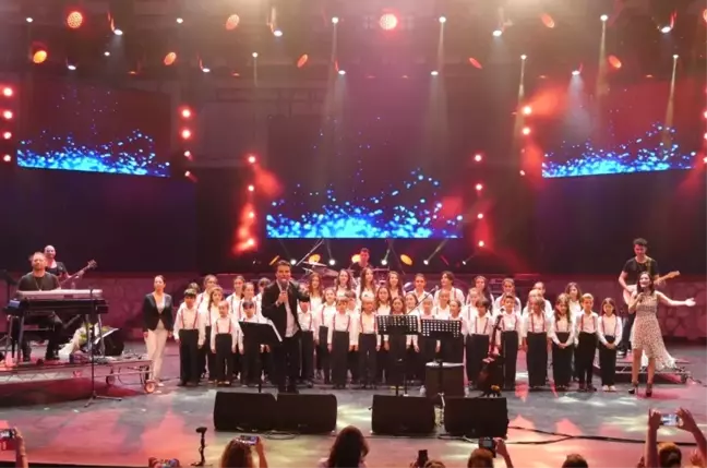 Kayahan, Büyükçekmece Festivali'nde Şarkılarıyla Anıldı