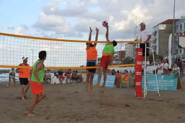 Yakakent'te Plaj Voleybolu Turnuvası