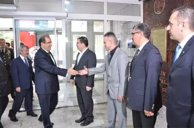 Uşak Protokolü Öğretmen Evinde Bayramlaştı