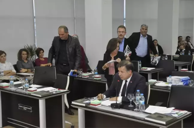 AK Parti'li Belediye Meclis Üyeleri, Meclisi Terk Etti
