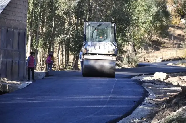 Yüksekova'da Sıcak Asfalt Çalışması