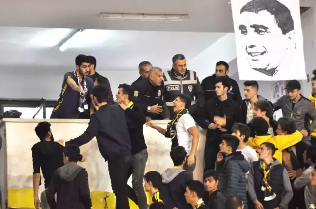 Voleybol Efeler Ligi: İnegöl Belediyespor: 1 - Fenerbahçe: 3