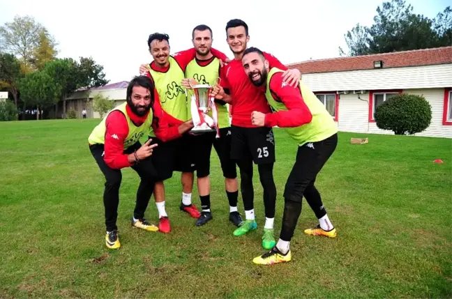 Samsunspor'da Kazanan Oyunculara Kupa Sürprizi