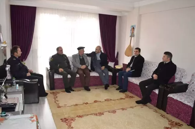 Kaymakam Çakal'dan Şehit Ailelerine Ziyaret