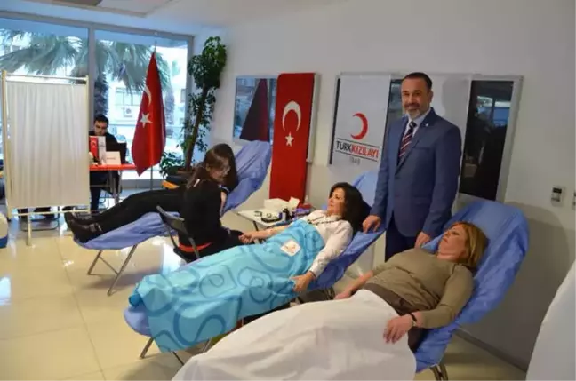 İzmir Demokrasi Üniversitesi'nden Örnek Davranış