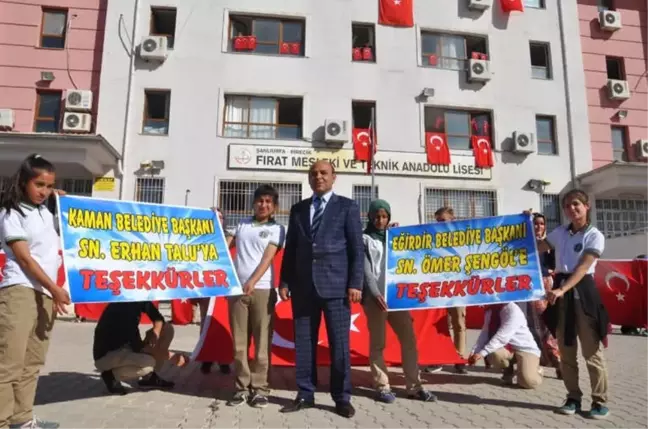 Şanlıurfalı Liseliler'den Kaman Belediye Başkanı Talu'ya Teşekkür Pankartı