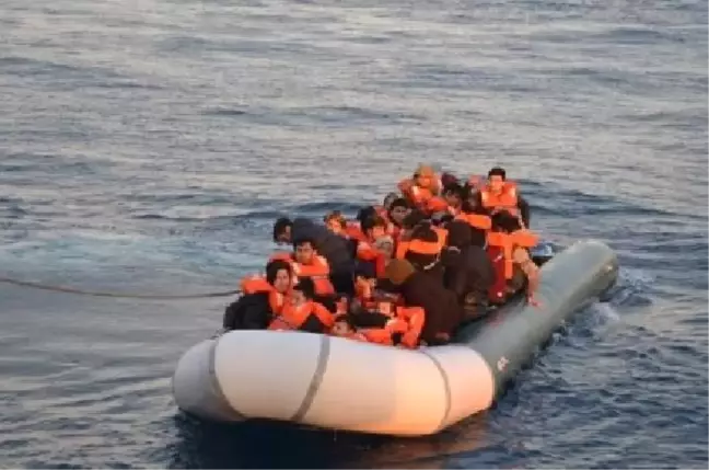 Çanakkale'de Lastik Botta 53 Kaçak Yakalandı
