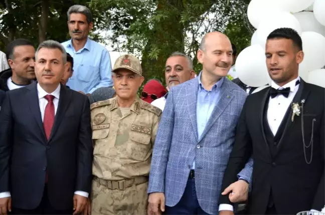 Bakan Soylu, Afrin'de görev yapan uzman çavuşun düğününe katıldı