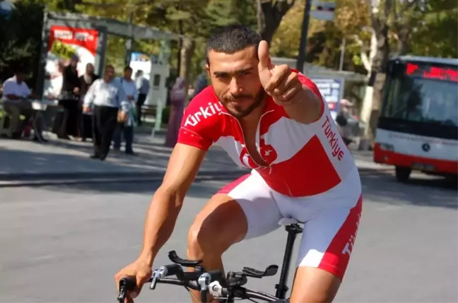 Dünya üçüncüsü bisikletçi bisikletiyle geçirdiği kazada öldü