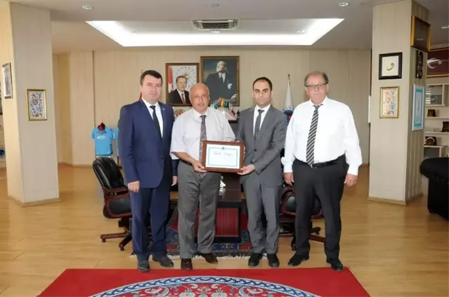Rektör Durmuş, üstün başarı sergileyen personelleri takdir belgesiyle taltif etti