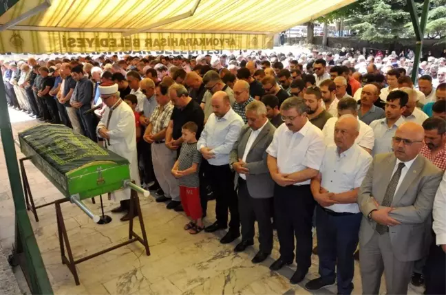 Eski Belediye Başkanı Kaptan'ın oğlu son yolculuğuna uğurlandı