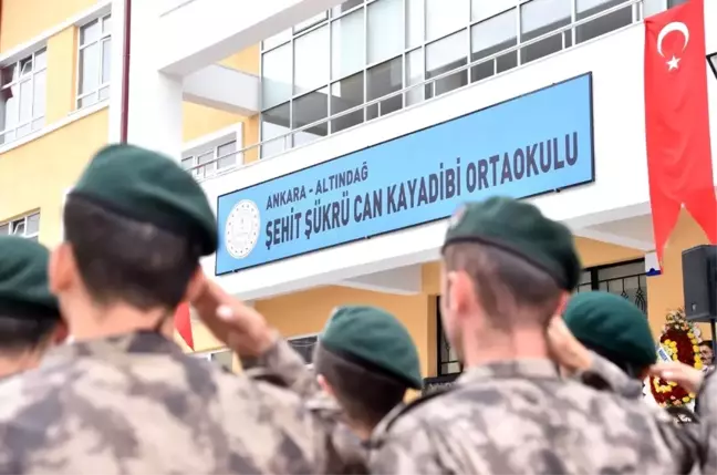 Doğum gününde ismi okula verildi