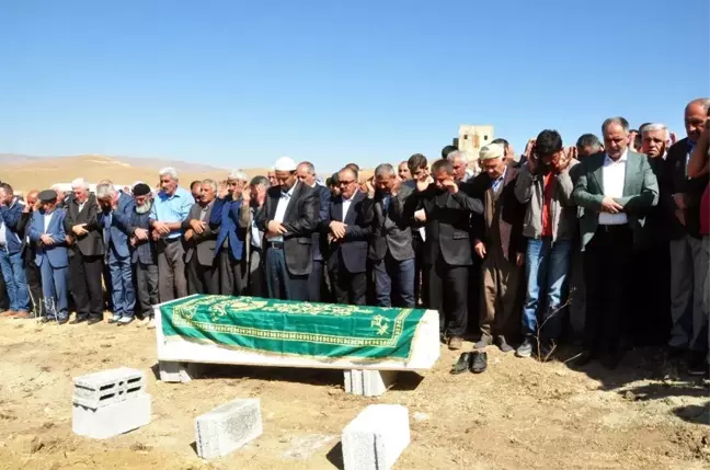 Kaza'da hayatını kaybeden 3 vatandaş toprağa verildi