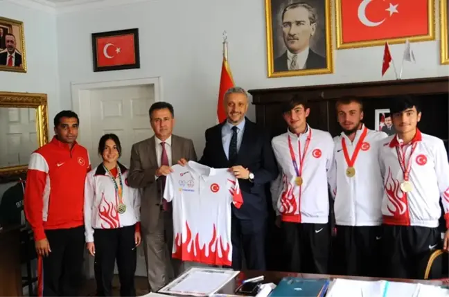 Şampiyon sporculardan Başkan Biçer'e ziyaret