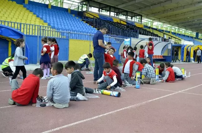 Ağrı'da minik öğrenciler Dünya Yürüyüş Günü etkinliğinde eğlendi