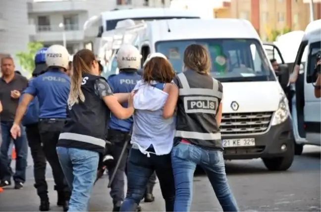 Diyarbakır'da hdp'lilerin izinsiz açıklamasına müdahale